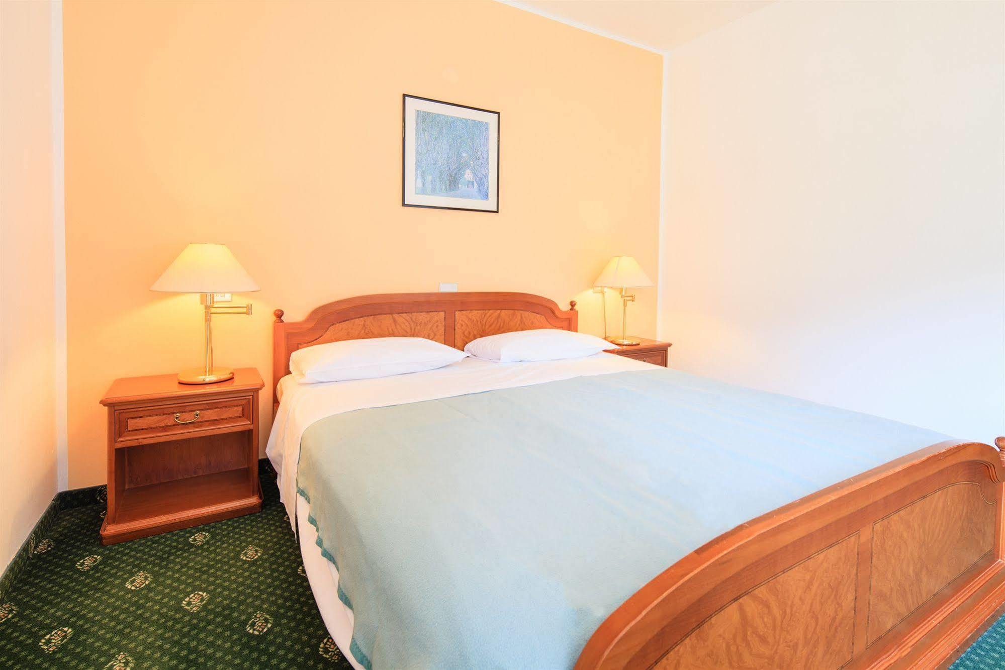 Hotel Temlhof 布列瑟农 外观 照片